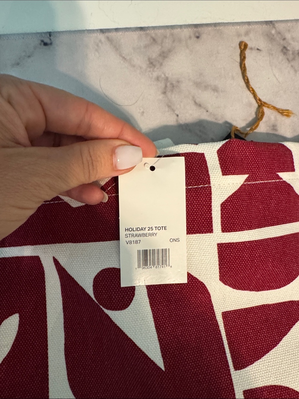 Vuori Holiday 2025 tote - Picture 4 of 5